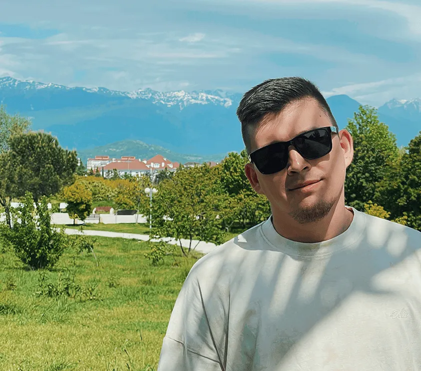 Ринат Боярский - Full-stack разработчик QuickWeb, React, Node.js, Python